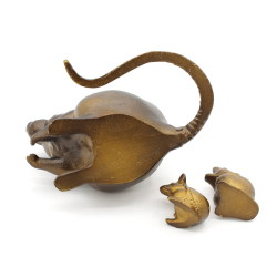 Japanese cast iron figure FIG8 mice view 4