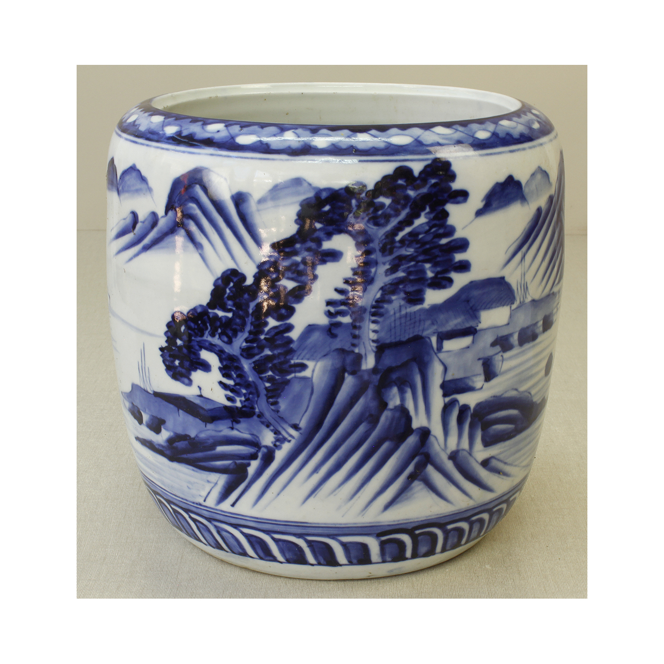 Hibachi antique Japanese vase A010