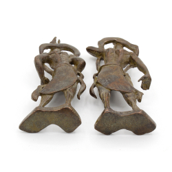 Pareja de figuras japonesas de bronce FIG57 guardianes Nio vista 3